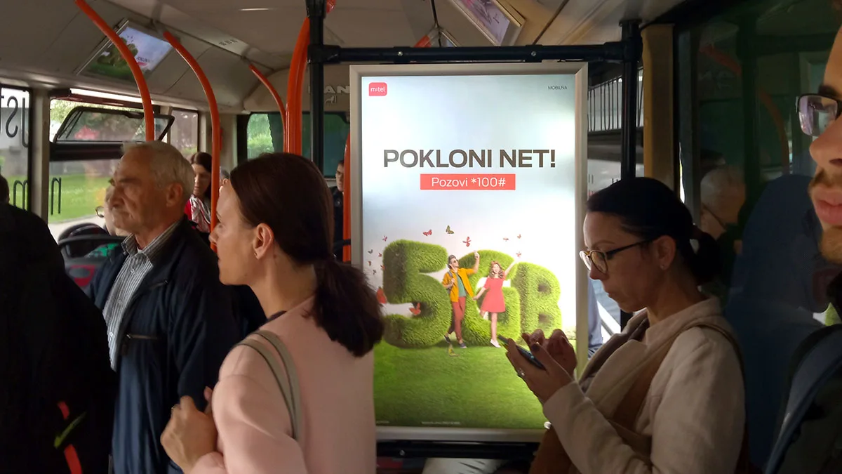 Bus-Indoor-advertisement